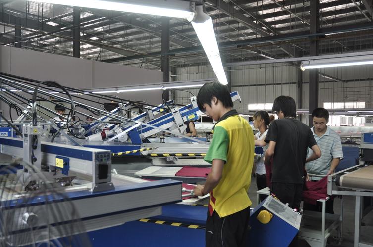 纺织面料服装行业新首富:700亿身家只靠代加工?